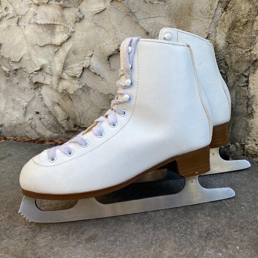 Classic Youth Figure Skates DBX Size 4